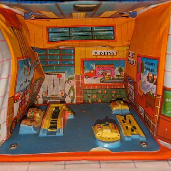 Vintage, Rare "Ideal" Toy 1960's Service Center and Truck Depot - Picture 4 of 11